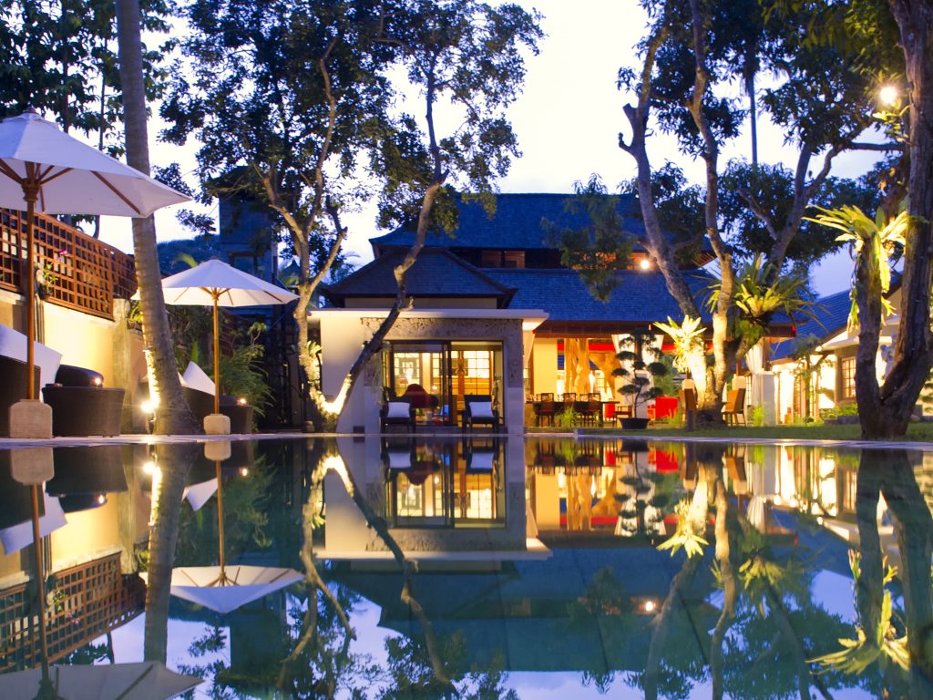 15-Villa San – Villa at dusk