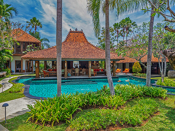 Book Des Indes Villas Seminyak: 9-Bedroom Holiday Villa in Bali