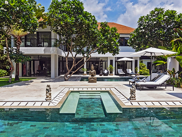 Book Villa Anaya Manis Seminyak: 9-Bedroom Luxury Villa in Bali