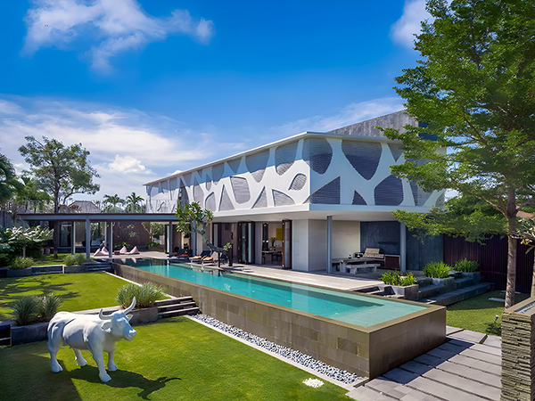 Book Villa Issi Seminyak: 4-Bedroom Private Villa in Bali
