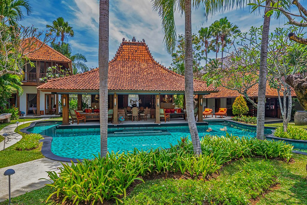 Book Des Indes Villas Seminyak - Luxury Villa Compound in Bali