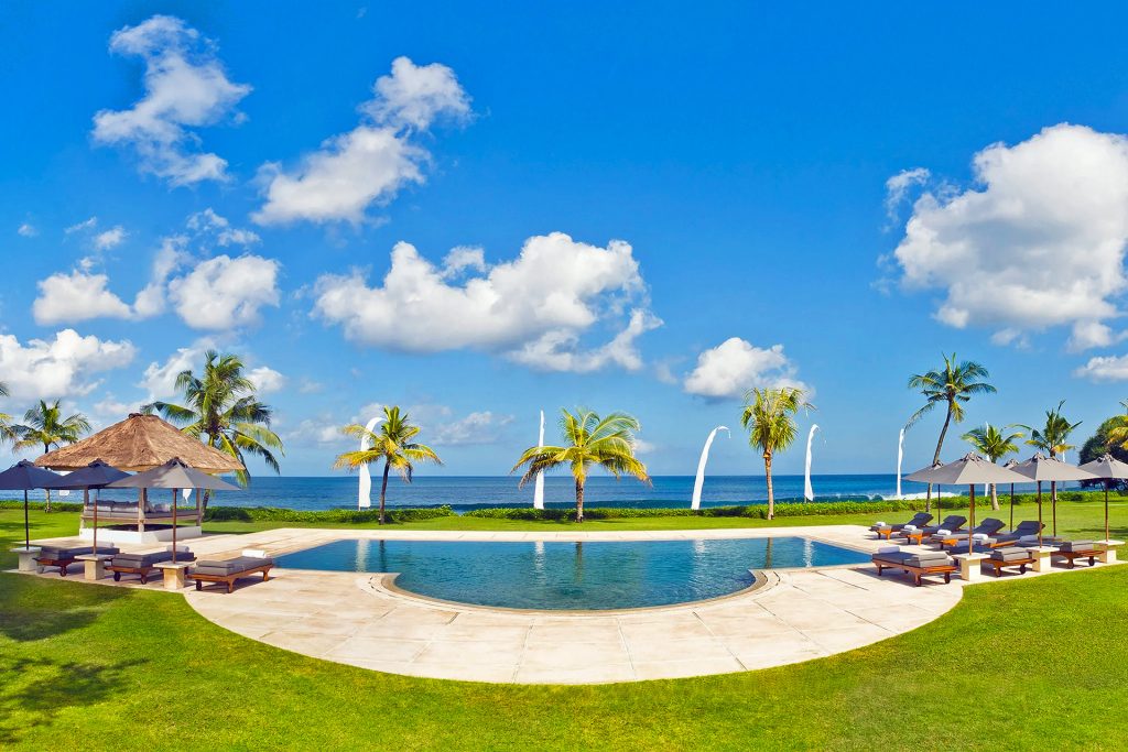 Beach over the pool at Villa Atas Ombak Seminyak - 5 Bedroom Beachfront Villas for Rent in Bali - Beachfront vs Central Seminyak - Seminyak Beachfront Villas