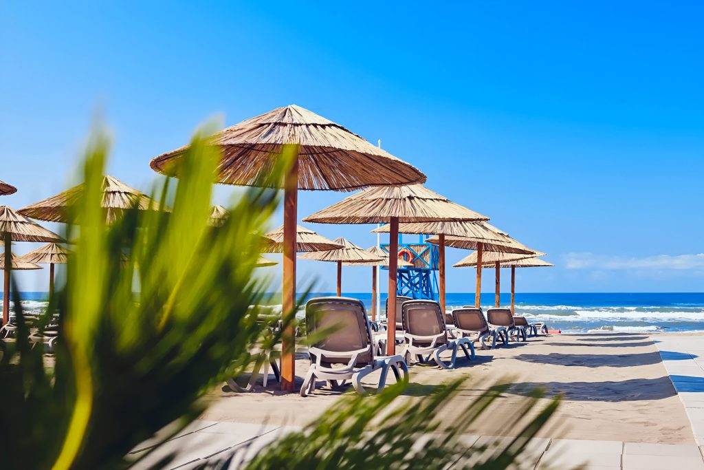 Azul Beach Club Seminyak: Tropical Elegance at One of Bali’s Best Beach Clubs