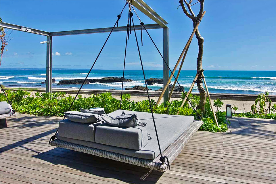 Como Beach Club Echo Beach Canggu - Hanging Beds