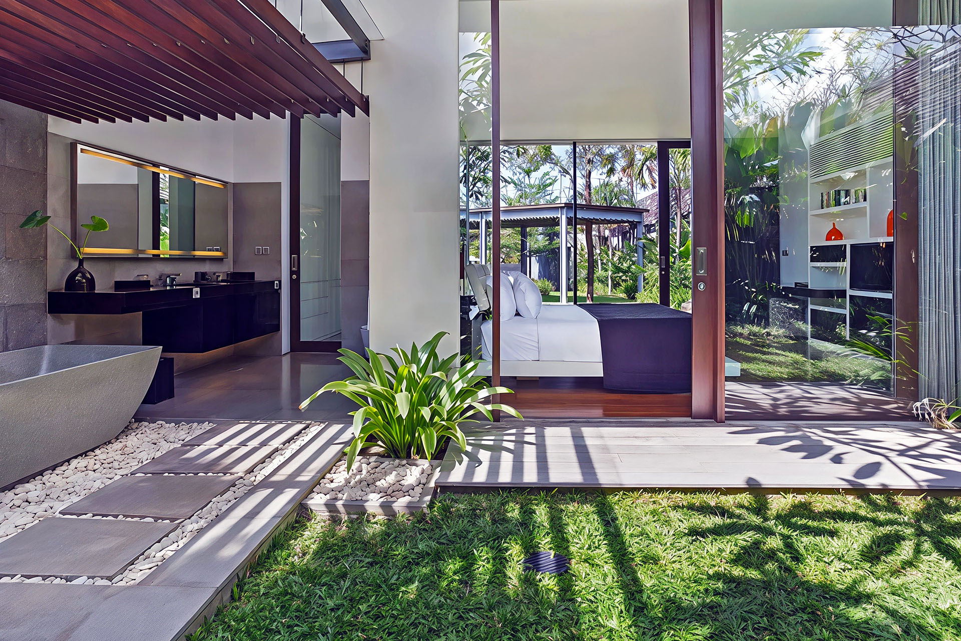 4-bedroom-luxury-villa-in-central-seminyak-issi-1920 4 Bedroom Luxury Villa in Central Seminyak